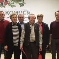 von links: Thomas und Emmi Kessler, Ortsvereinsvorsitzender Manfred Präcklein, Jubilar Fritz Wiedl, Staatssekretärin Anette Kramme und Kreisvorsitzender Florian Fähnrich. Es fehlt Astrid Bernreuther.
